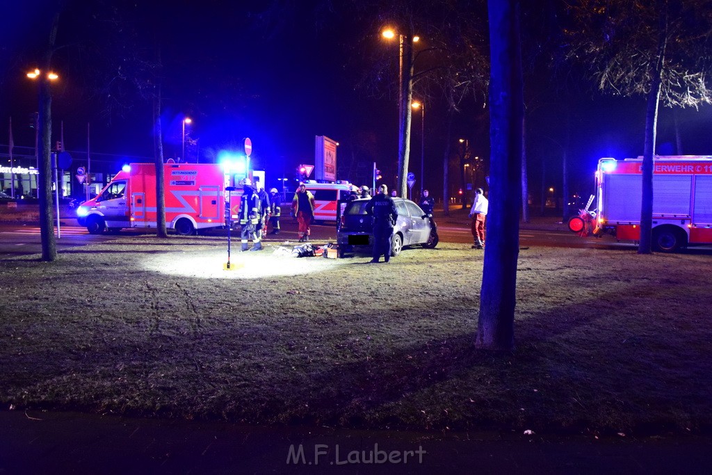 VU PKW Baum Koeln Deutz Deutz Kalkerstr P08.JPG - Miklos Laubert